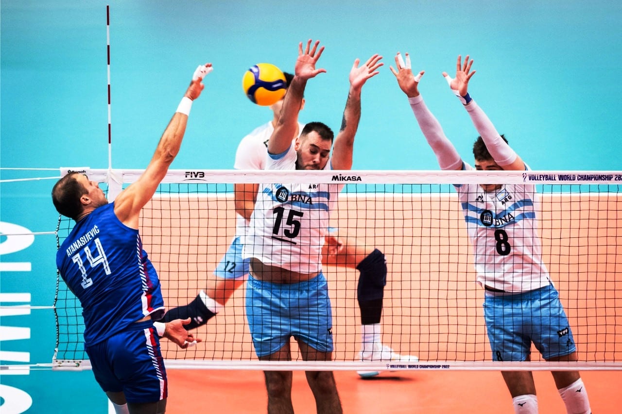 La Selección Nacional venció a Serbia en sets corridos y se clasificó a los cuartos de final. El rival será Brasil o Irán el jueves a las 12:30./ Gentileza.