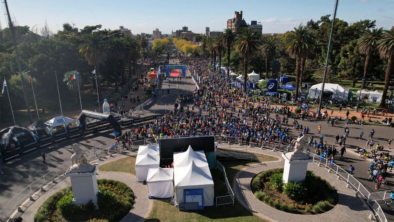 Maratón Internacional de Mendoza.
Miles de deportistas se dieron cita en las calles de la Ciudad de Mendoza para disfrutar de una nueva edición de la MIM en las distancias 10k, 21k y 42k.