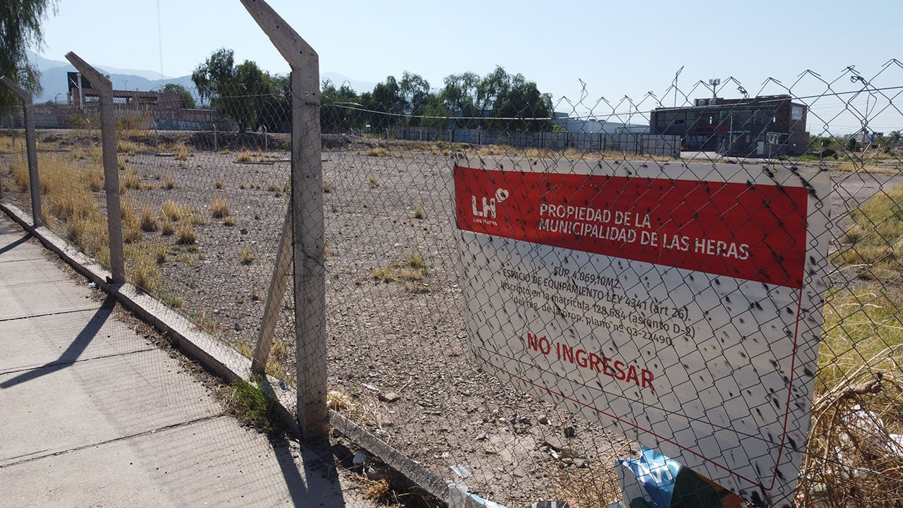 Lote donde se planifica mudar el edificio de la Municipalidad Las Heras. | Foto: Marcelo Rolland / Los Andes