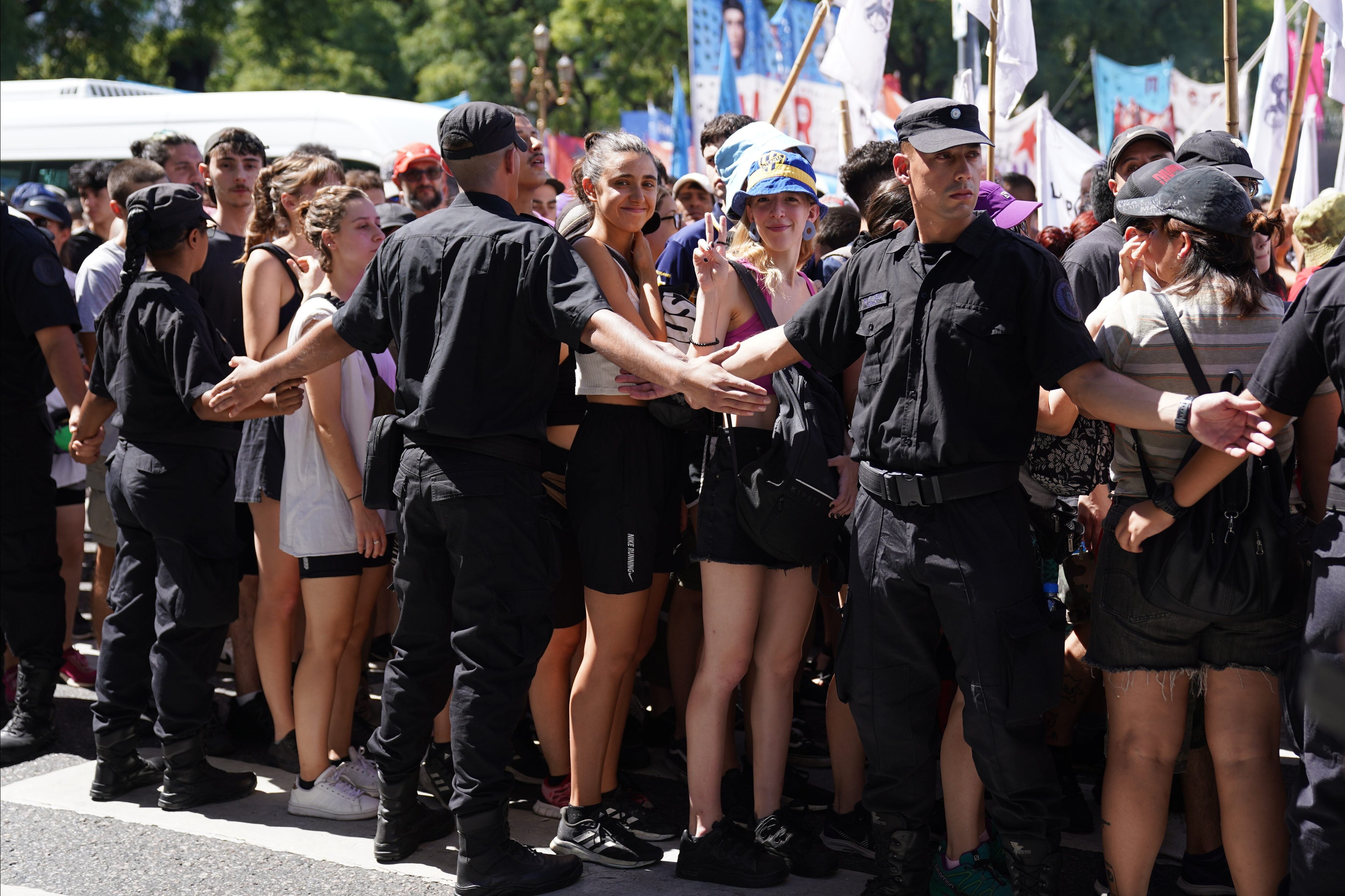 Marcha de la CGT contra las políticas del gobierno de Javier Milei (Clarín)