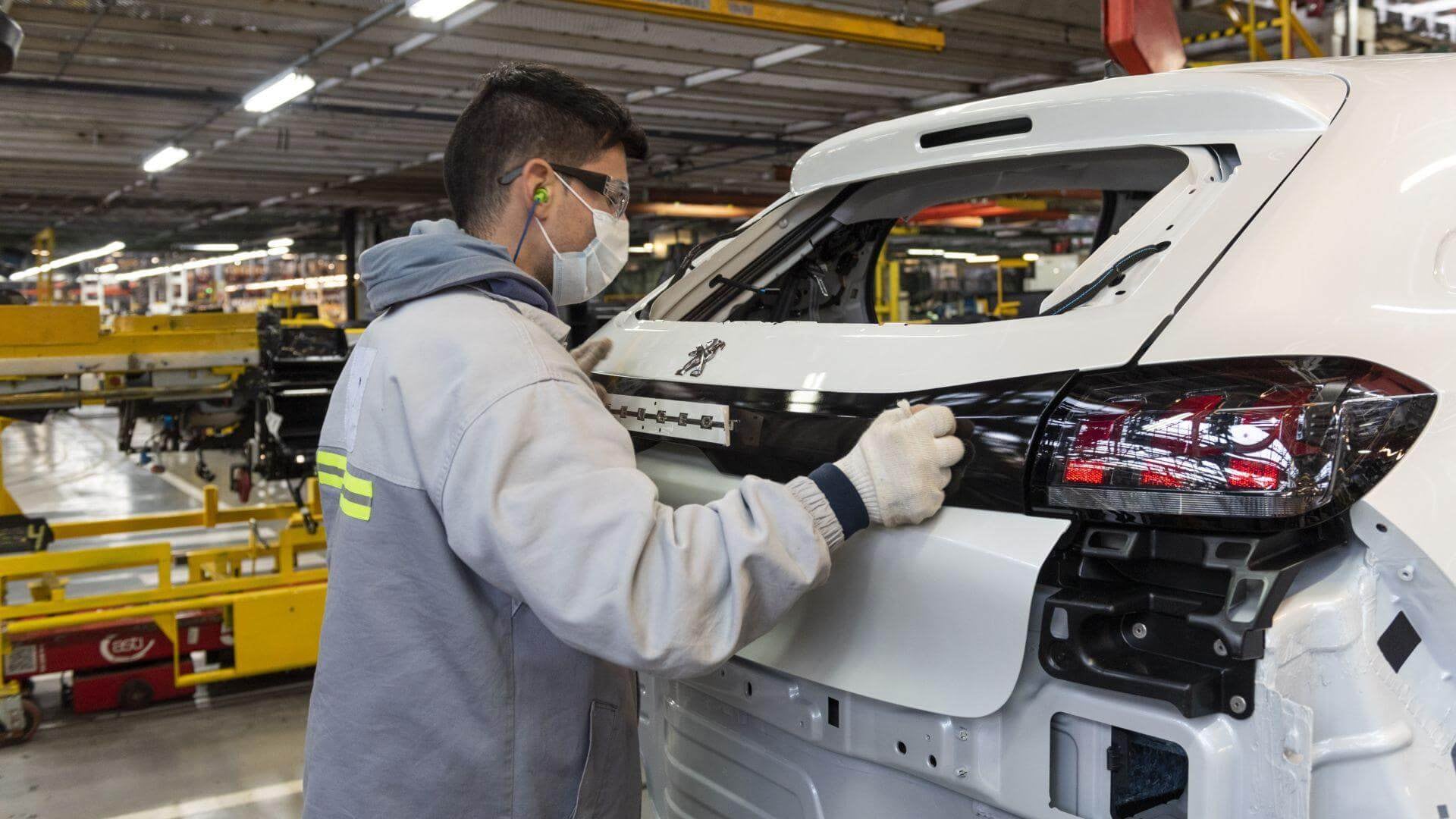 Argentina vuelve a fabricar un auto luego de un período de 4 años en la Planta El Palomar. 