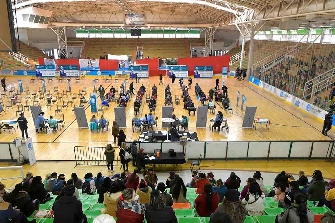 Campaña de vacunación en
 el Polideportivo Gustavo Torito Rodríguez  de San Martín