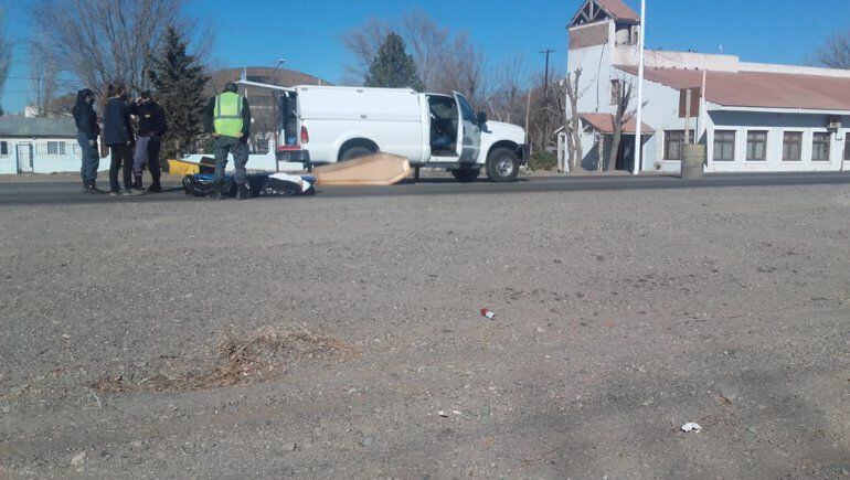 Un coche fúnebre perdió un ataúd con el cadáver en su interior.