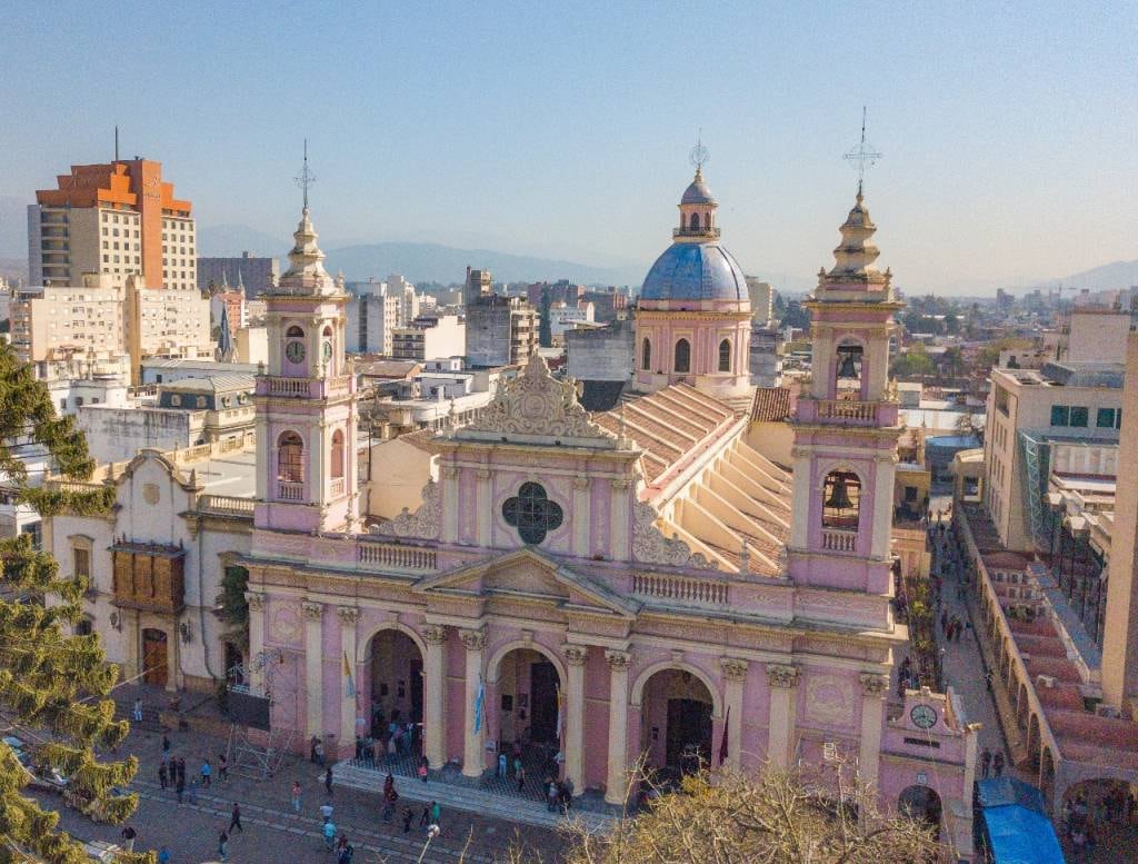 La Catedral un lugar histórico para recorrer en Salta.