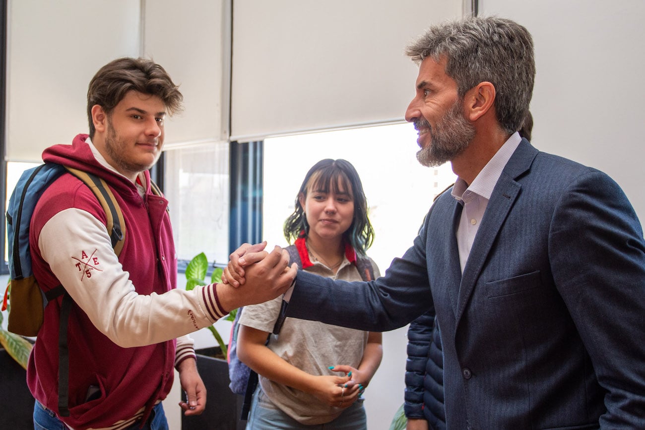 Ulpiano Suarez recibió a estudiantes que están realizando sus pasantías en el municipio