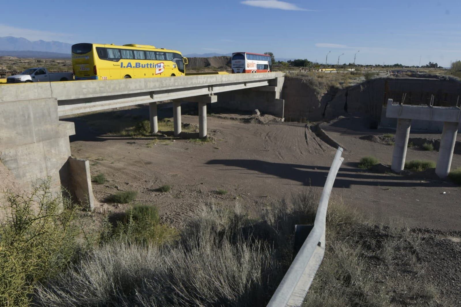 Así están hoy los puentes de la Ruta 40 caídos tras las tormentas de hace cuatro años (Orlando Pelichotti / Los Andes)