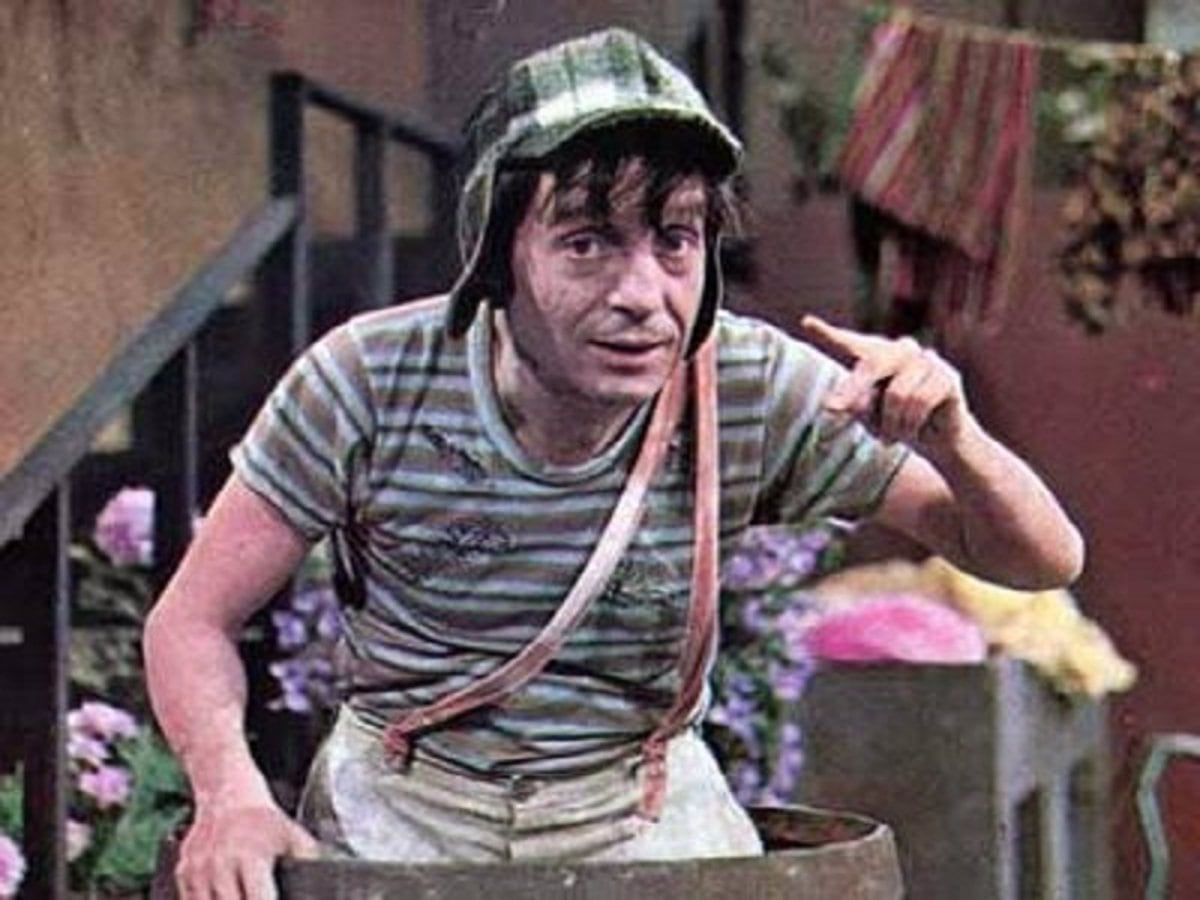 Chespirito siendo el Chavo del 8.