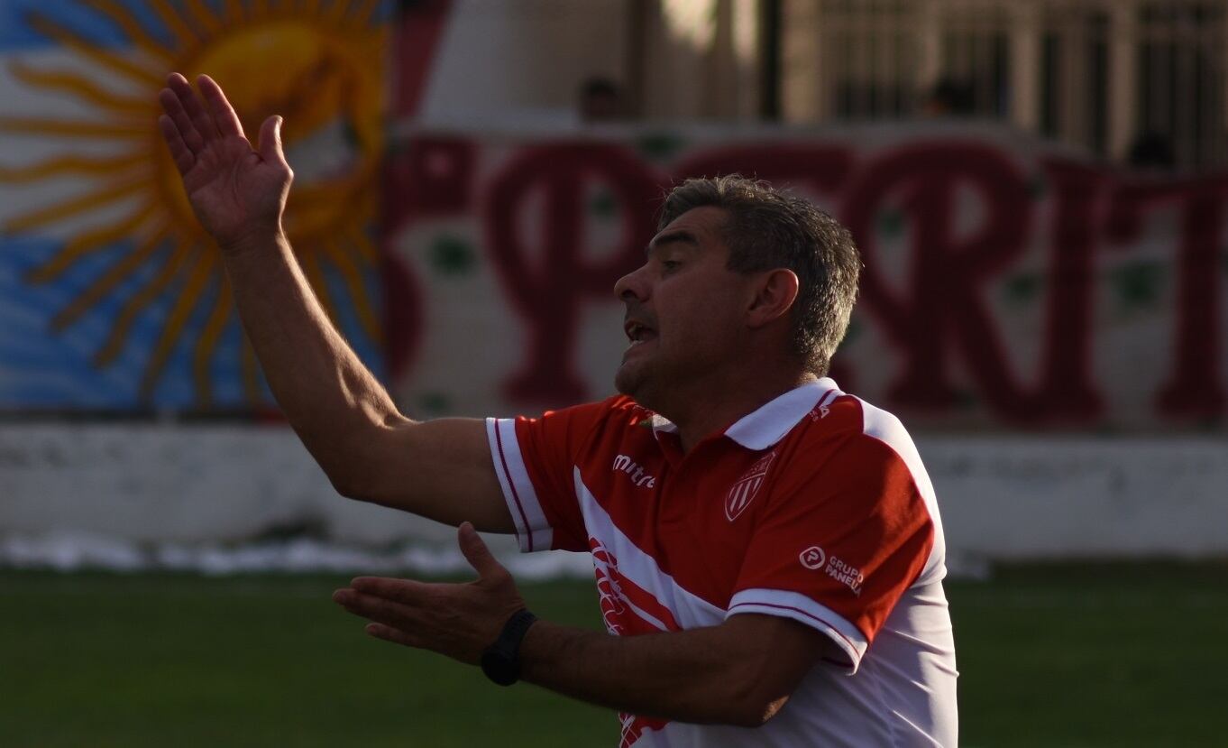 Sergio Arias, DT del Atlético Club San Martín, y padre de esta criatura que quire recuperar la grandeza del León. / Gentileza. 