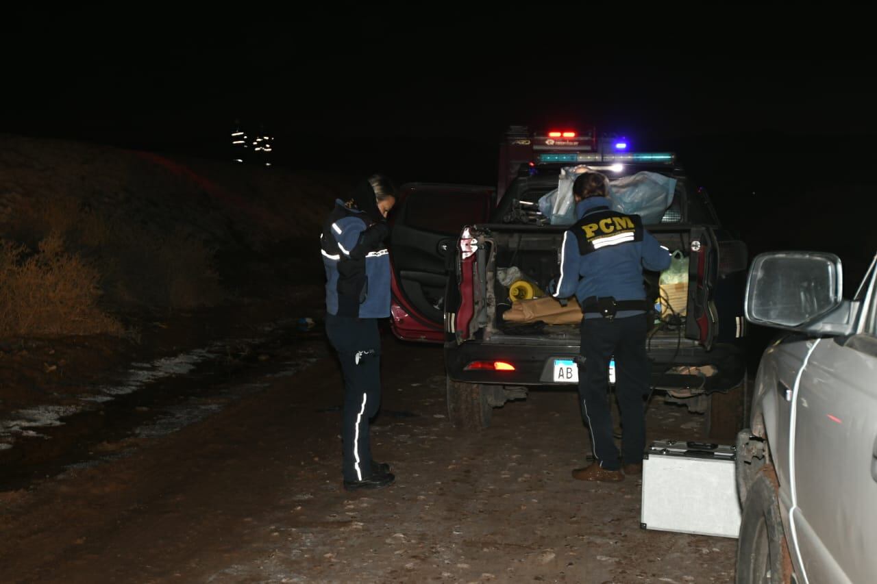 La Policía cuando trabajaba en el lugar del hallazgo el domingo por la noche -  