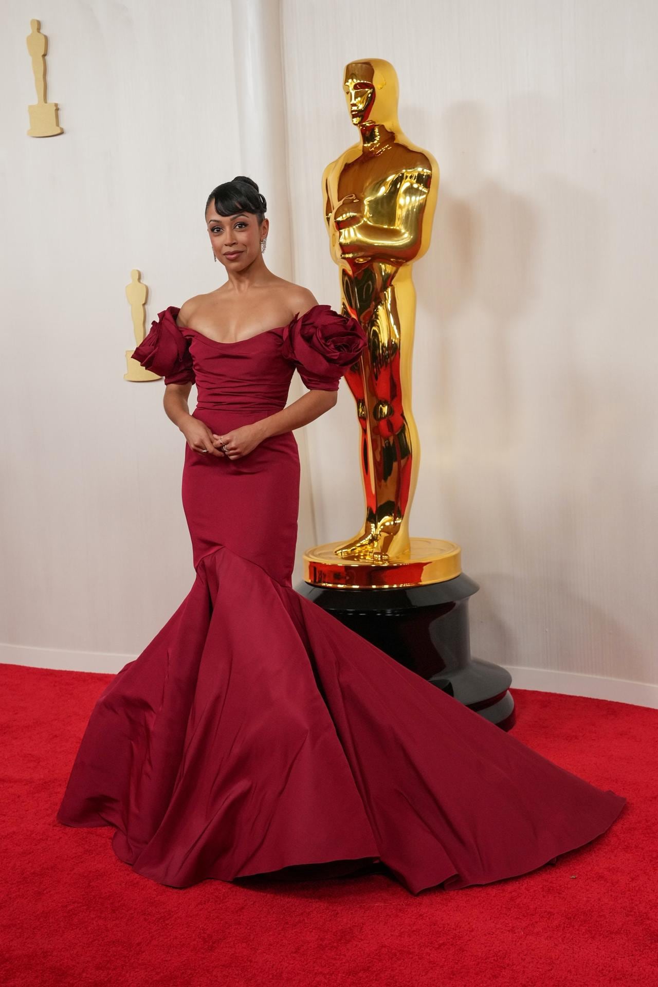 Los Ángeles (Estados Unidos), 10/03/2024.- Liza Koshy llega a la 96ª ceremonia anual de los Premios de la Academia en el Dolby Theatre del barrio de Hollywood de Los Ángeles, California, Estados Unidos, el 10 de marzo de 2024. Los Oscar se entregan a los esfuerzos individuales o colectivos más destacados en el cine en 23 categorías. EFE/EPA/ALLISON DINNER