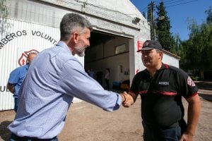 Ulpiano Suarez firmó un convenio de colaboración con la Asociación Bomberos Voluntarios