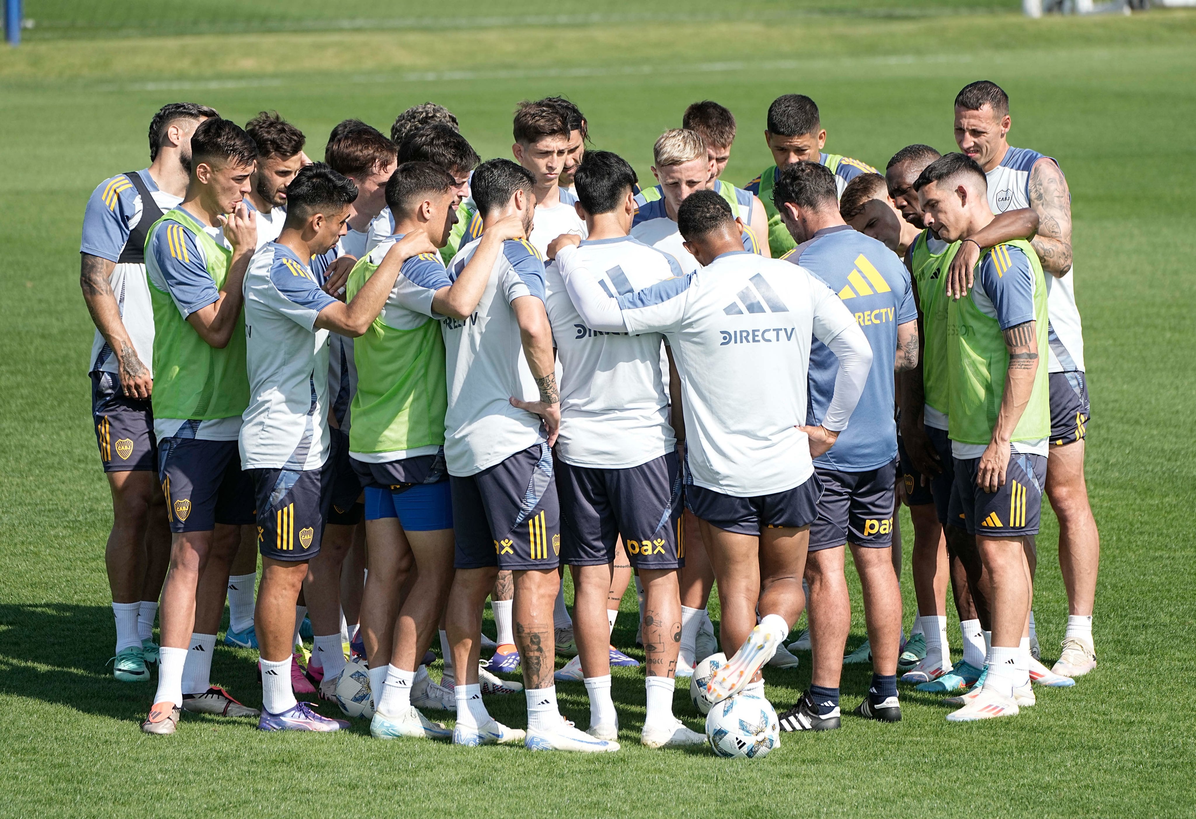 Boca entrena pensando en Lanús, mientras Fernando Gago mantiene dudas. 