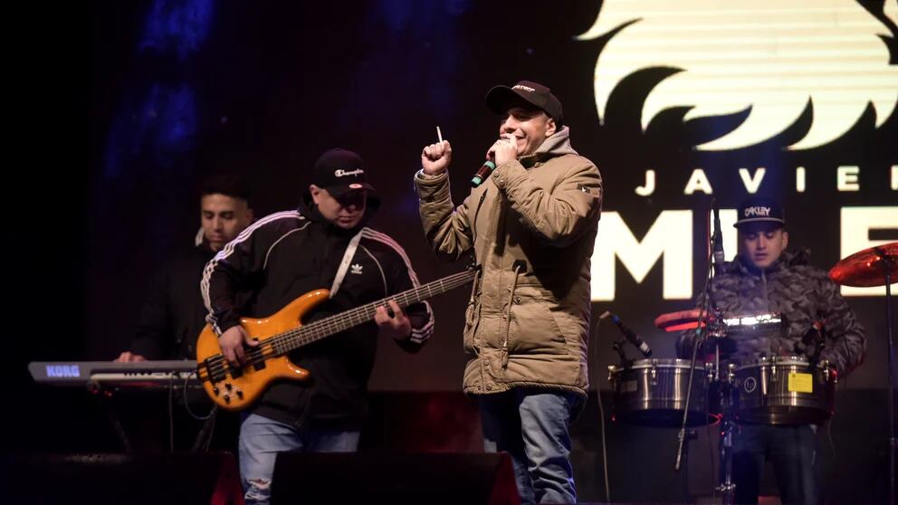 El Dipy previo al acto de Milei en la cancha de El Porvenir, Buenos Aires.