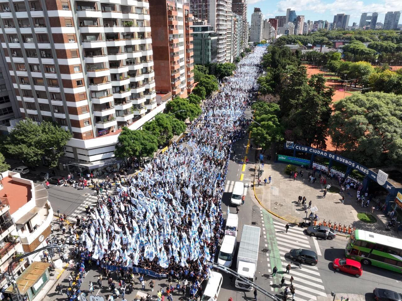 La marcha desde la Esma a la Plaza de Mayo es la utopía de un regreso para recordarle al peronismo extraviado en la Casa Rosada que el proyecto estratégico sólo admite distribución y jamás puede incluir un ajuste.