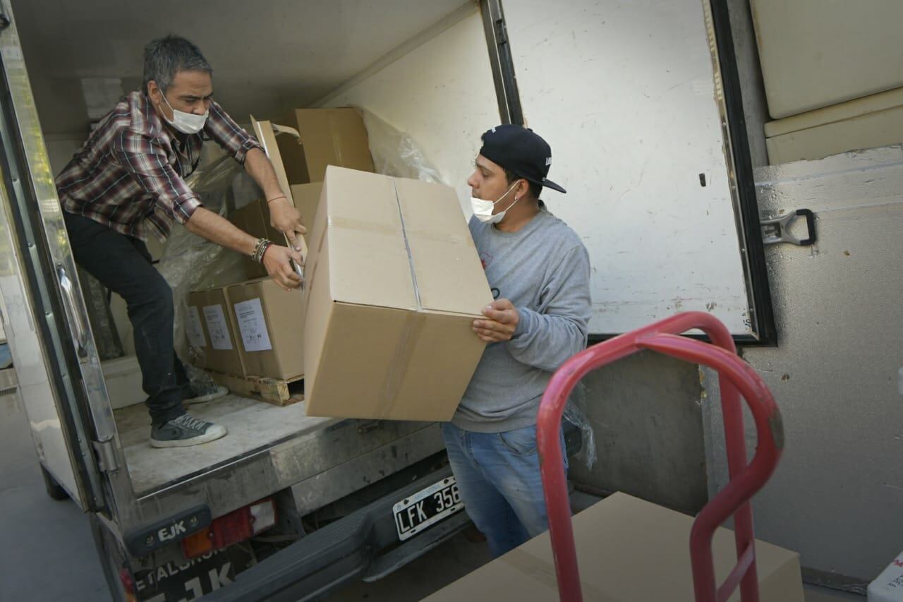 Además de dosis de Sinopharm, llegaron descartables inyectables al Vacunatorio Central - 