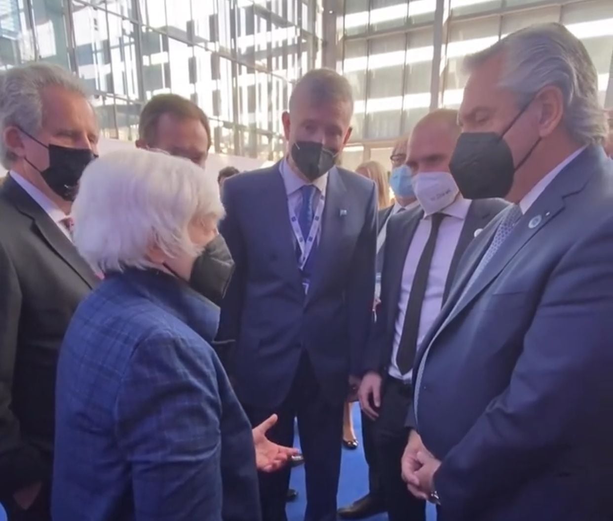 Alberto Fernández y Martín Guzman junto a Janet Yellen. 