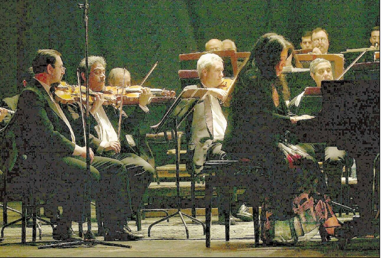 Argerich junto a la OSUNCu en el viernes 12 de septiembre de 2003. Foto: Pablo López para Los Andes.