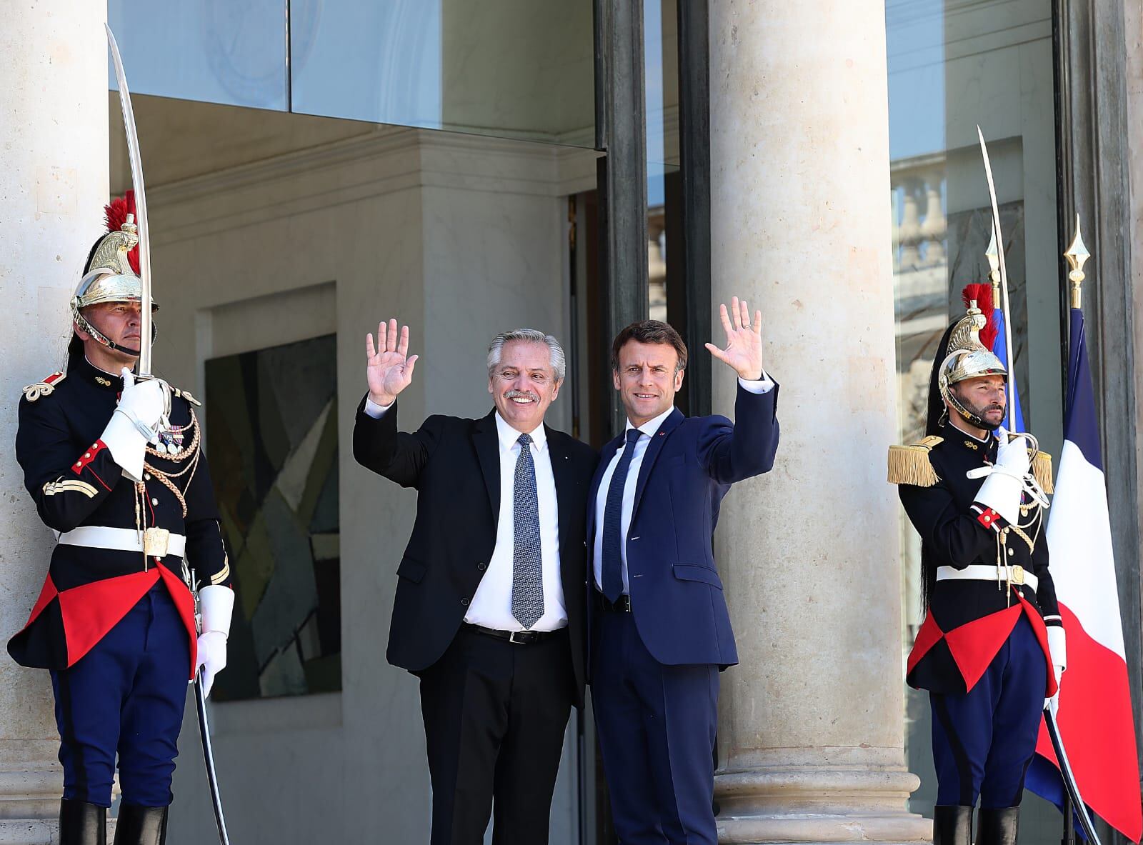 Alberto Fernández y Emmanuel Macron en Francia (Foto: Presidencia)