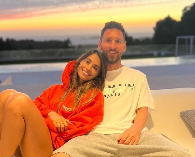 La romántica postal de Lionel Messi y Antonela Roccuzzo en Ibiza.