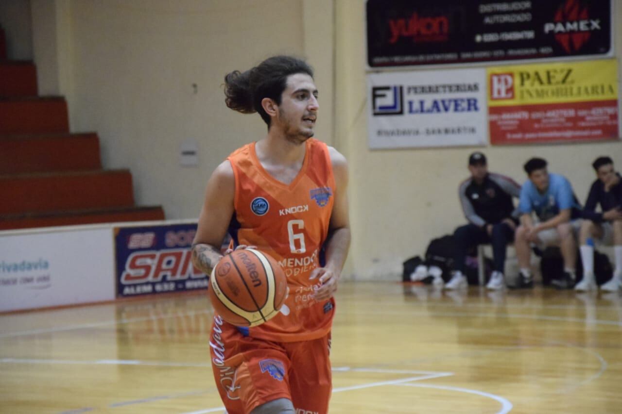 "Stef" la rompió ante Municipalidad de San Carlos e igualó la marca histórica de 11 triples en un partido de básquet. / Gentileza: Gimena Cornejo.