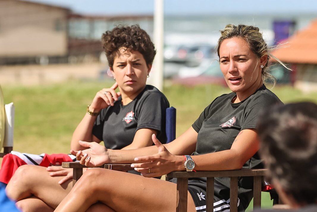 Rocío Oliva y su academia de fútbol para niñas.