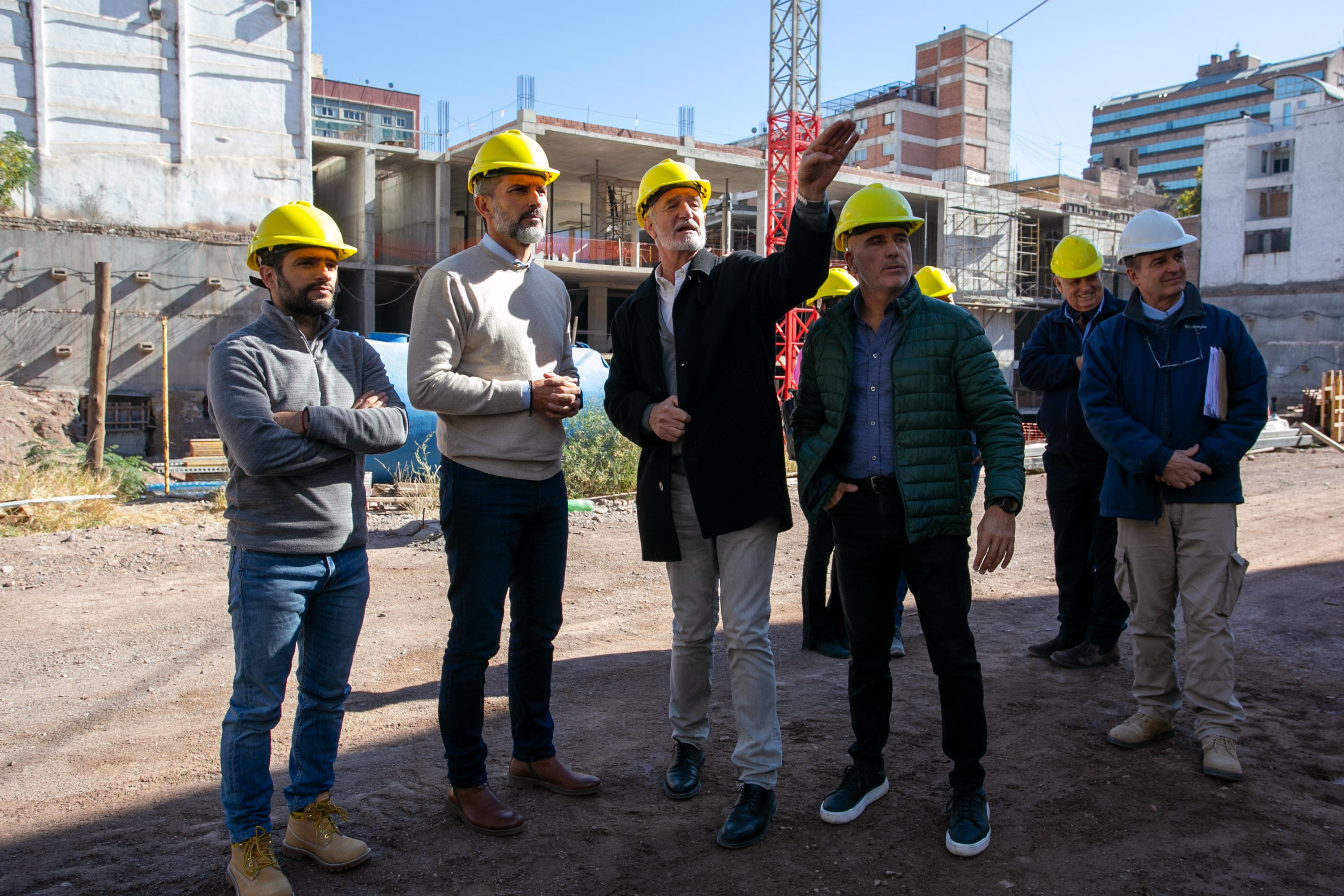 Ulpiano Suarez recorrió el avance de las obras de Patio Maristas. Foto: Municipalidad de Mendoza.