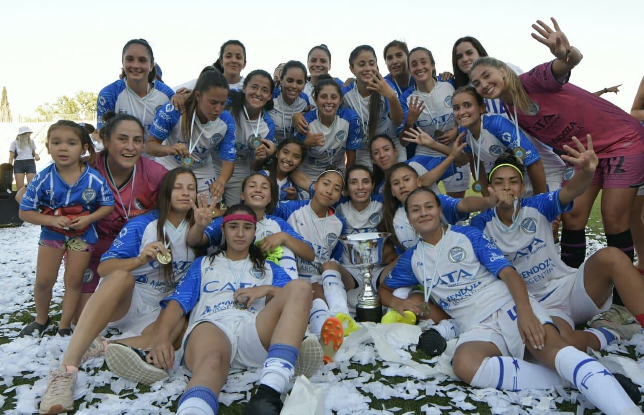 El Tomba goleó a Amuf en la final de la Copa de oro de la Liga Mendocina / Orlando Pelichotti.