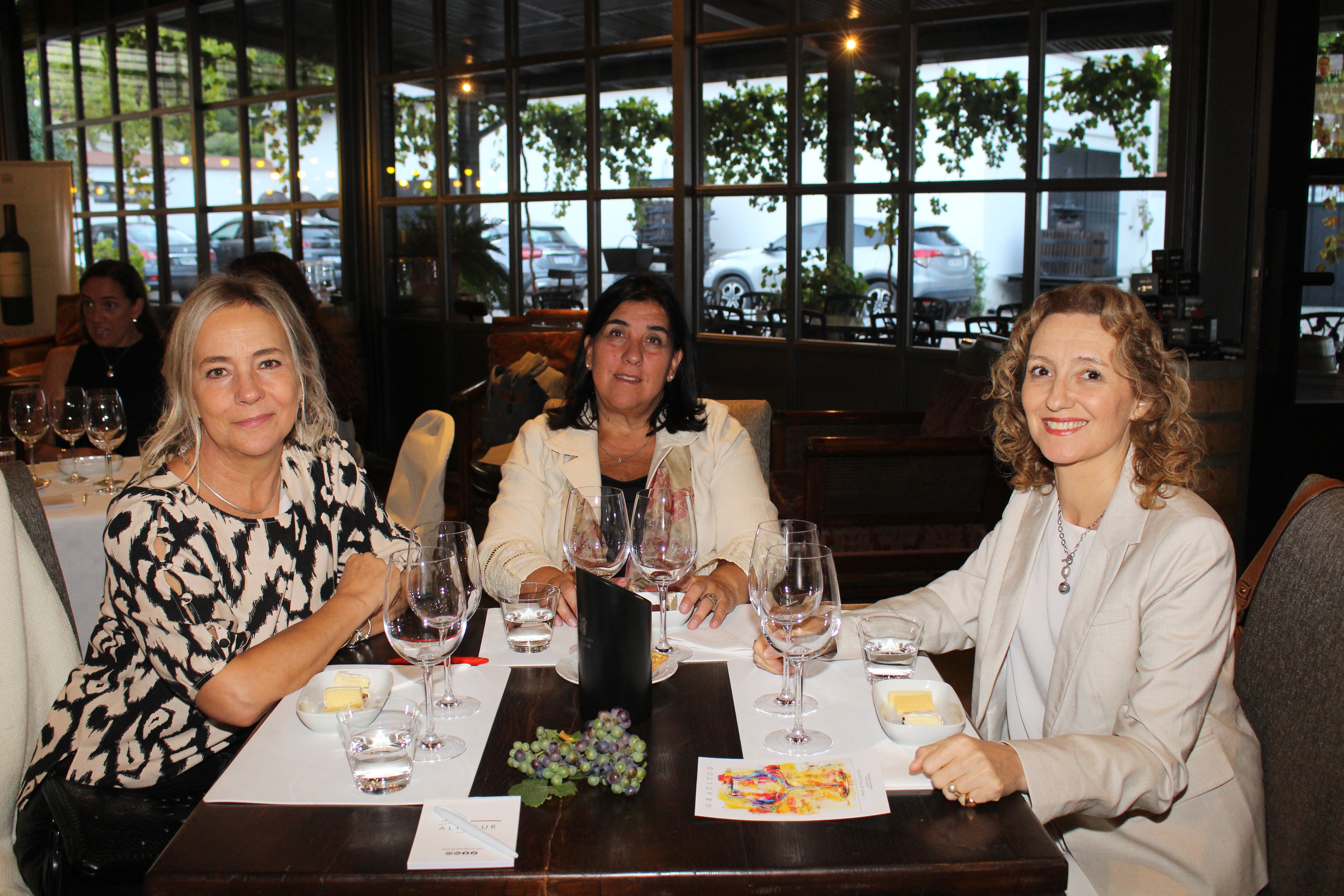 Fernanda Garballido, Silvia Mercado y Carina Gargiulo.