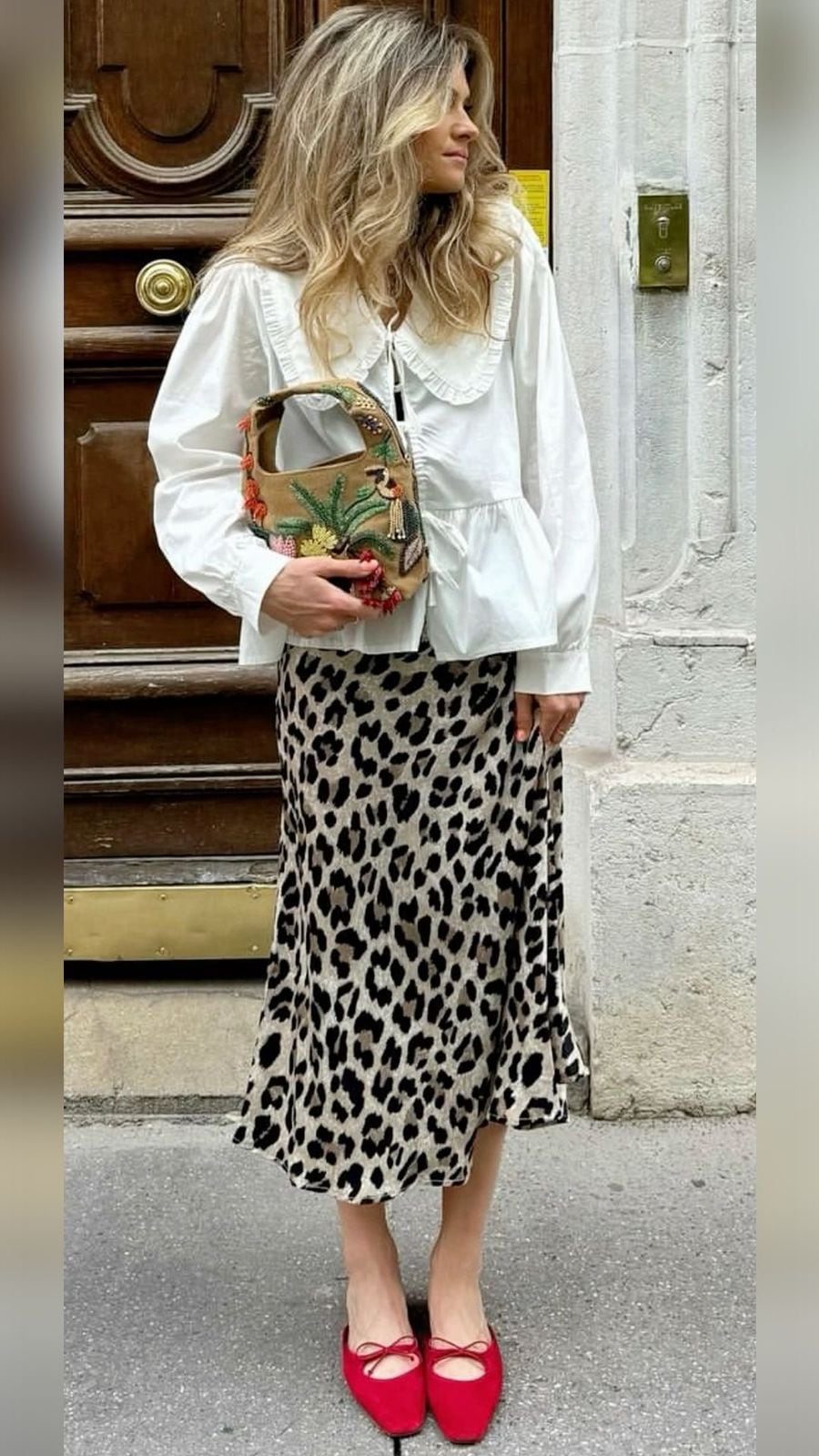 Look primavera con animal print.