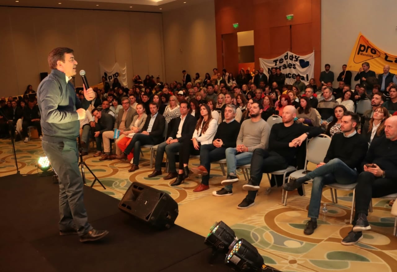 Omar De Marchi estuvo en  acto de presentación de autoridades del Pro. Foto: Prensa Pro.