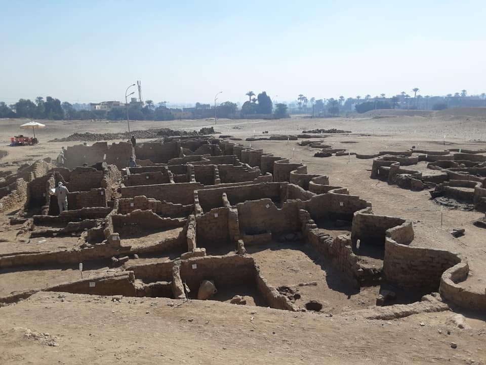 Descubrieron las ruinas de una antigua ciudad egipcia y creen que es la más grande encontrada hasta el momento.