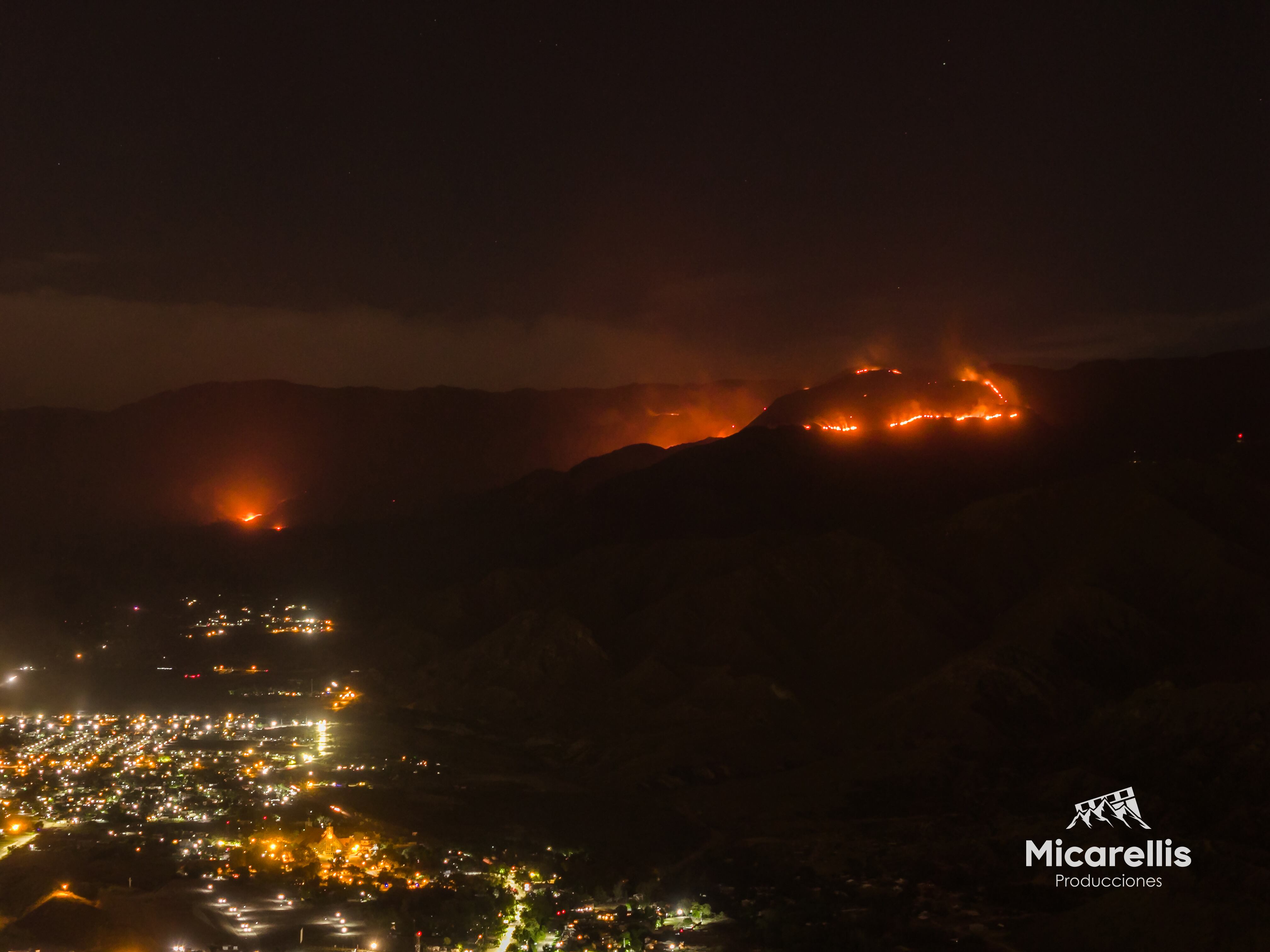 Impactantes tomas aéreas de los incendios en el piedemonte. Foto: Gentileza Micarellis