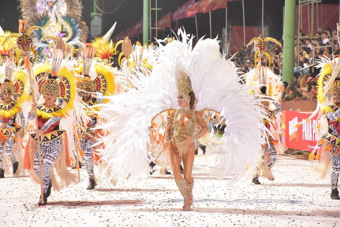 Lourdes Sánchez en el carnaval de Corrientes.