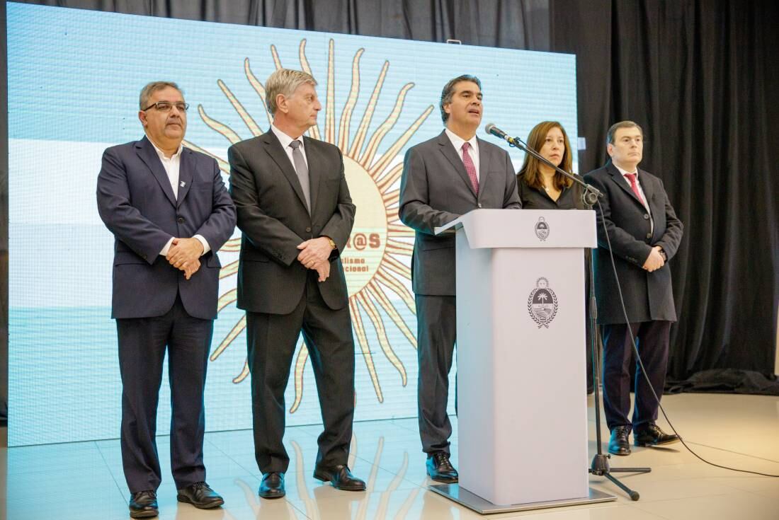 Los mandatarios brindaron una conferencia de prensa al finalizar el encuentro.