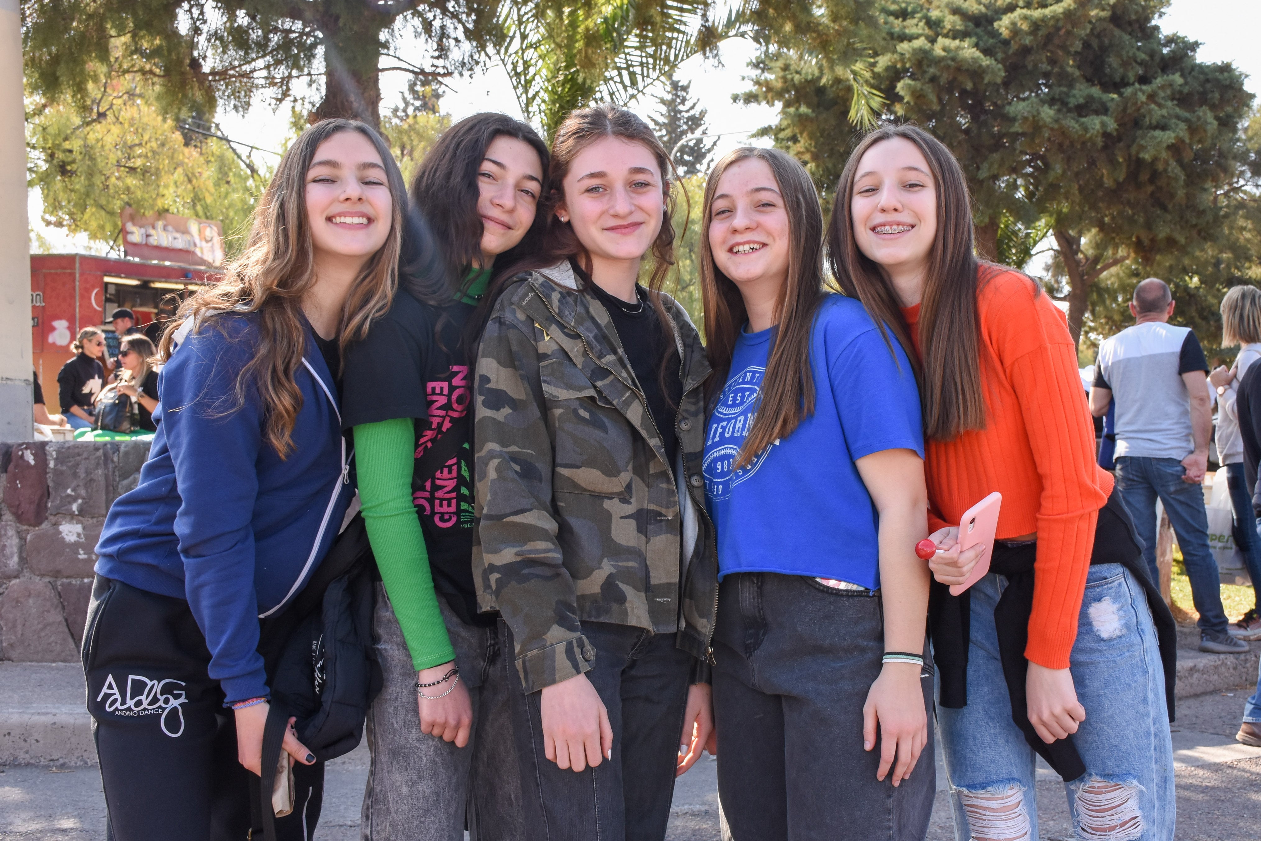 Federica Palet, Justina Mayol, Guadalupe Martínez, Martina Acosta y Valentina Bardotti, las amigas de festejo.