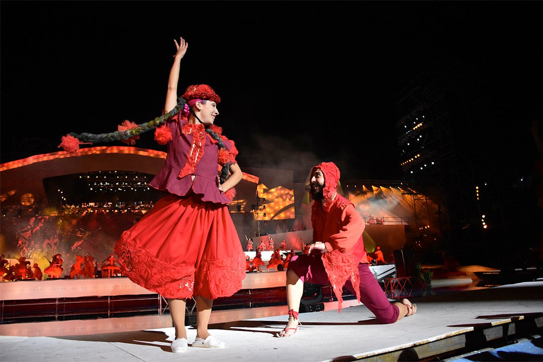 Una de las coreografías de “Milagro del vino nuevo”, en el Acto Central Vendimia 2022. Foto: Mariana Villa / Los Andes