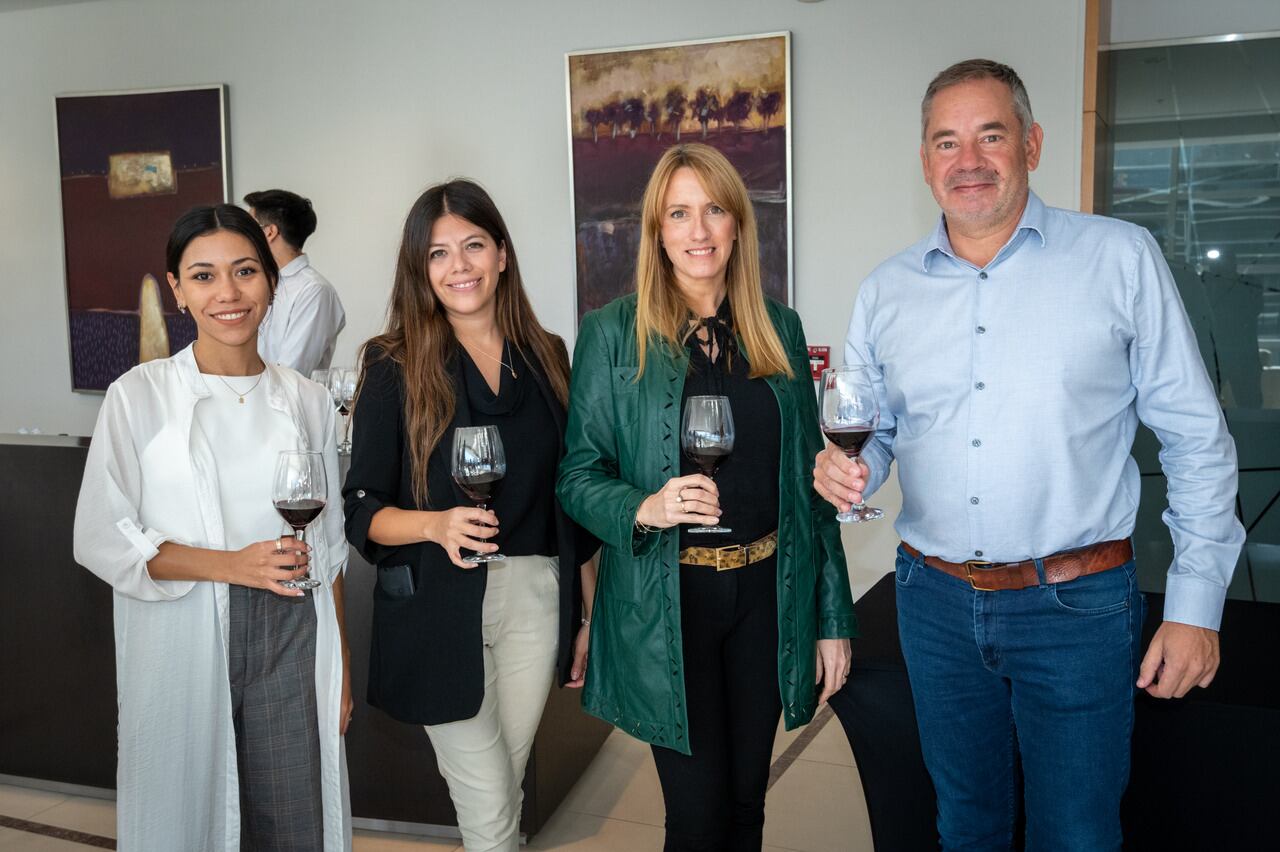 Evelyn Oliva, Florencia Afranllie, Julieta Nadin y Federico Barzola, de Meka. Foto: Ignacio Blanco / Los Andes 