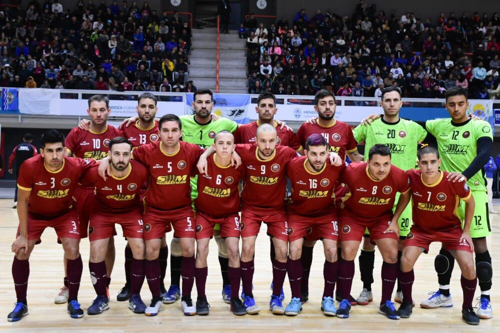 El equipo Seleccionado de Futsal de Mendoza, dirigido por Gustavo Gallardo hizo historia y por sexta vez consecutiva es cameón argentino. Foto: Mariana Villa / Los Andes