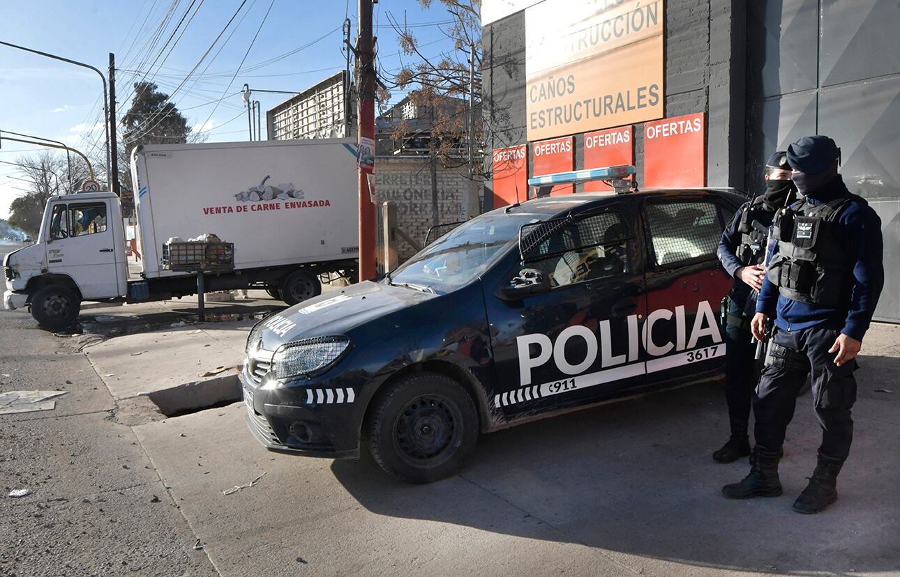 Detuvieron a una mujer por los robos en banda en una carnicería en Las Heras: encontraron 2 balanzas en su casa. Foto: Orlando Pelichotti / Los Andes.