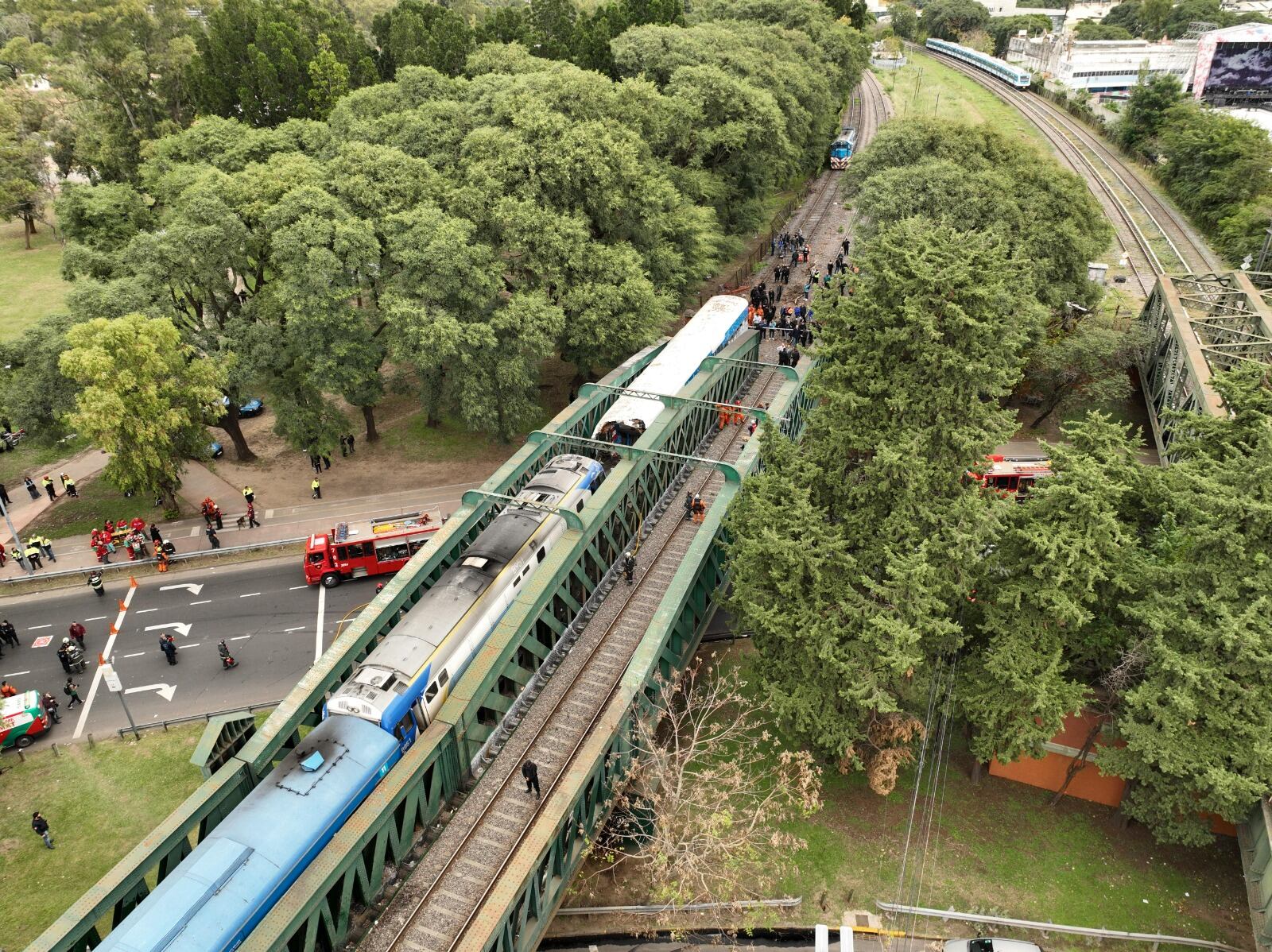 Choque de dos trenes con decenas de heridos en Palermo (Clarín)