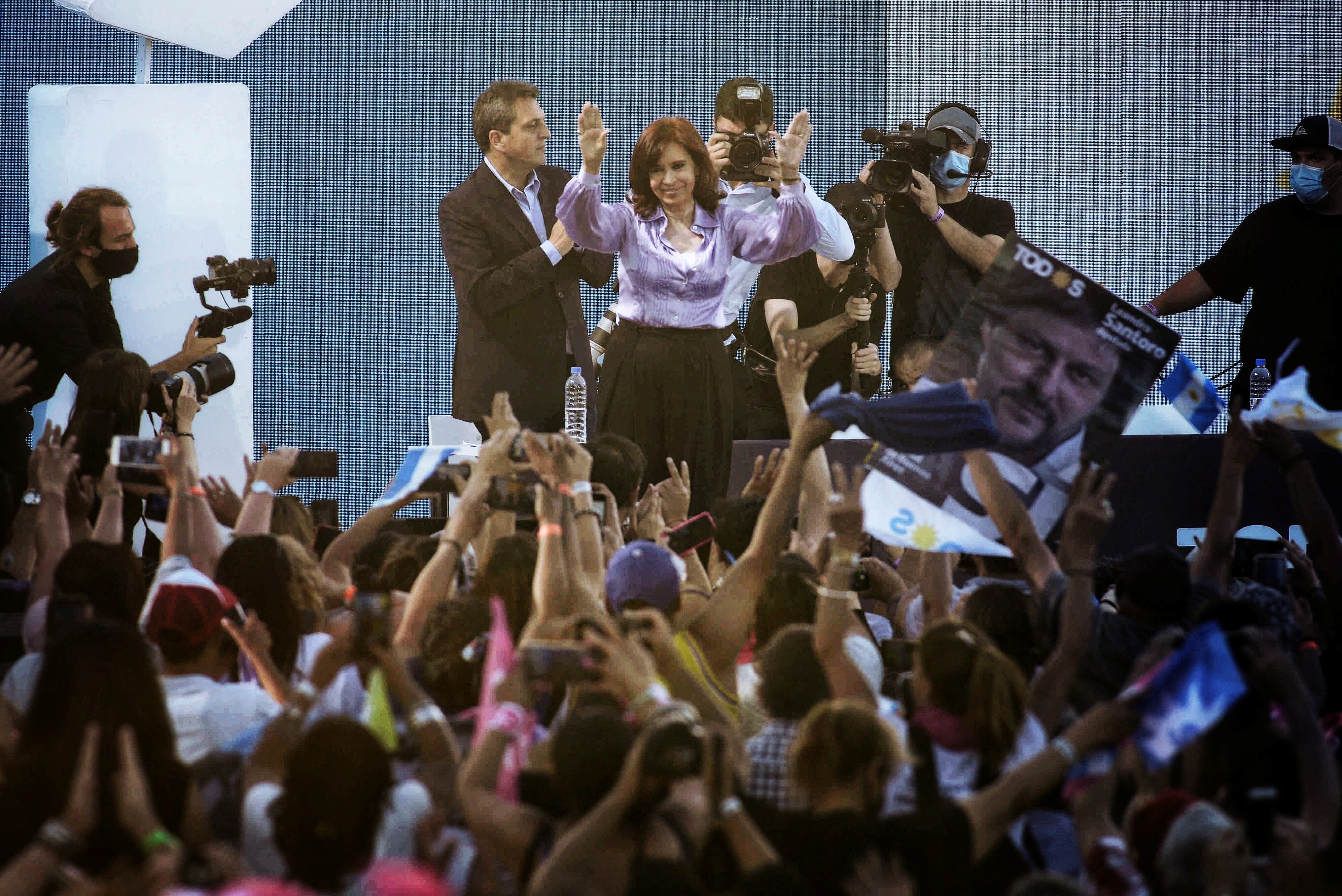 Cierre de campaña del Frente de Todos en el parque municipal Nestor Kirchner de Merlo.  El acto es encabezado por el presidente Alberto Fernández junto a la Vicepresidenta Cristina Fernández de Kirchner. Además participan los candidatos de provincia y Capital (Victotia Tolosa Paz, Daniel Gollan, Leandro Santoro), Gobernadores y funcionarios Nacionales. 
Fotos CLARIN