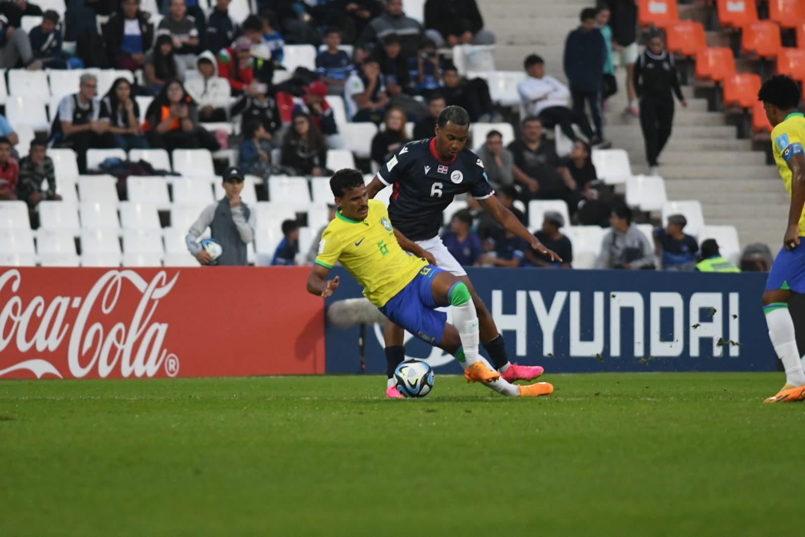 En el cierre de la quinta jornada, Brasil aplastó 6-0 a República Dominicana