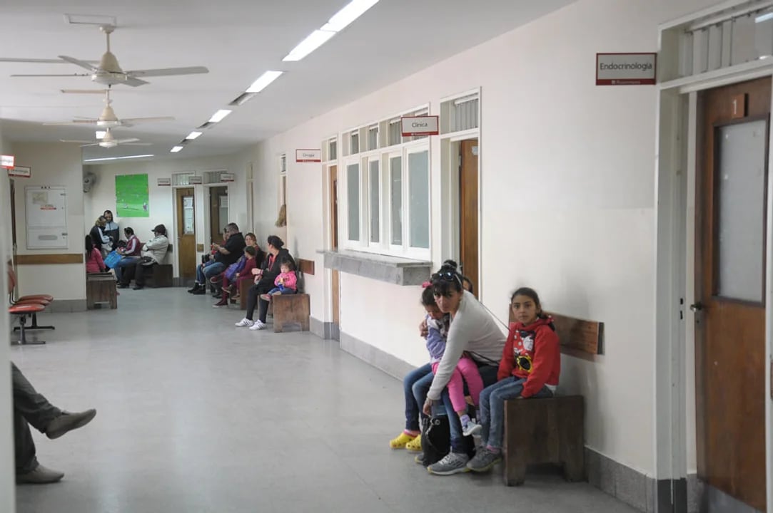 Guardia del Hospital de Niños Víctor J. Vilela, donde se recupera la menor.