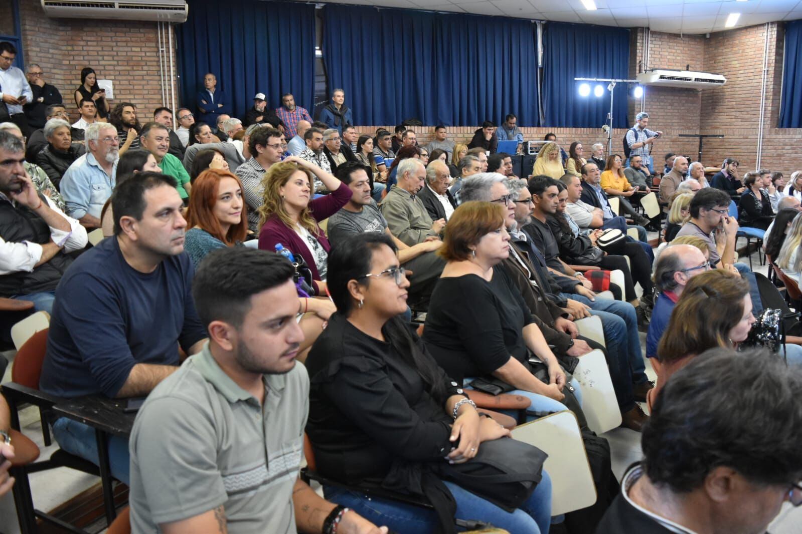 La presentación de la fórmula Carmona-Paponet en la Facultad de Artes.