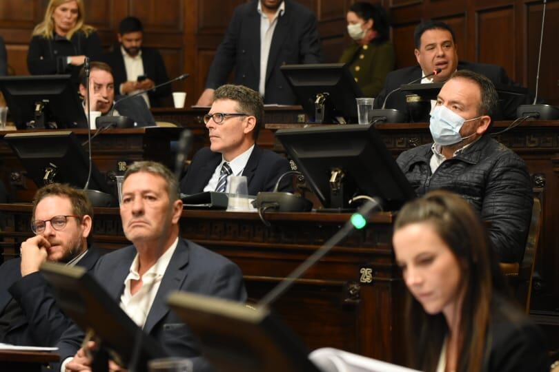 Muy pocas personas usaron barbijos en la apertura de sesiones en la legislatura. Foto Mariana Villa / Los Andes