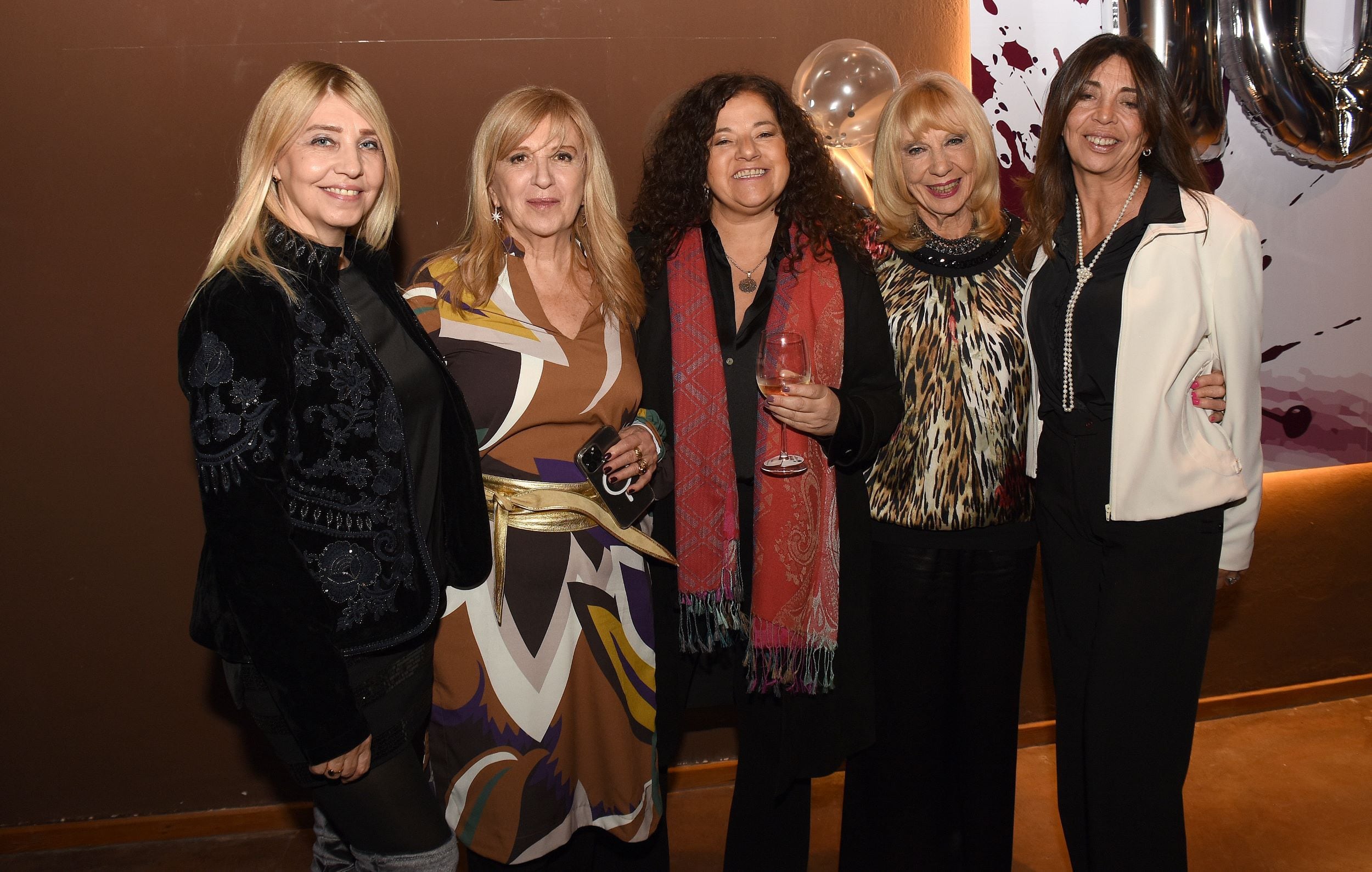 Claudia Farina, Silvana Fourcade, Nora Vicario, Lila Levinson y Fabiana Neully.