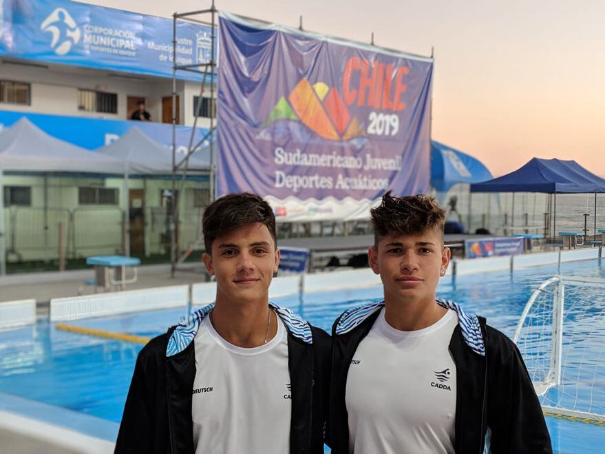 Nicolás Fernández y Mateo Freyre, los santafesinos que se pusieron en campaña con la venta de alfajores.