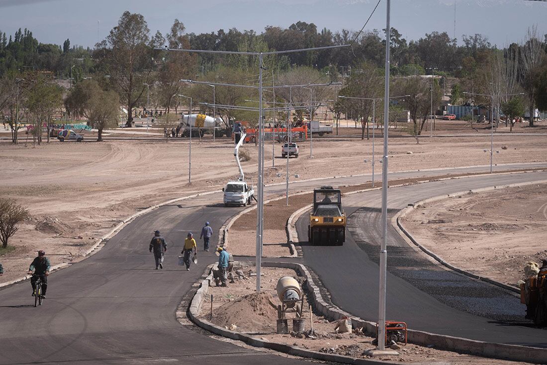 Ya se trabaja en la recuperación y creación de nuevos caminos y en el trazado de la ciclovía, que unirá distintos predios. Foto: Ignacio Blanco / Los Andes