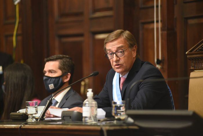 El gobernador Rodolfo Suarez, durante su discurso en la Legislatura