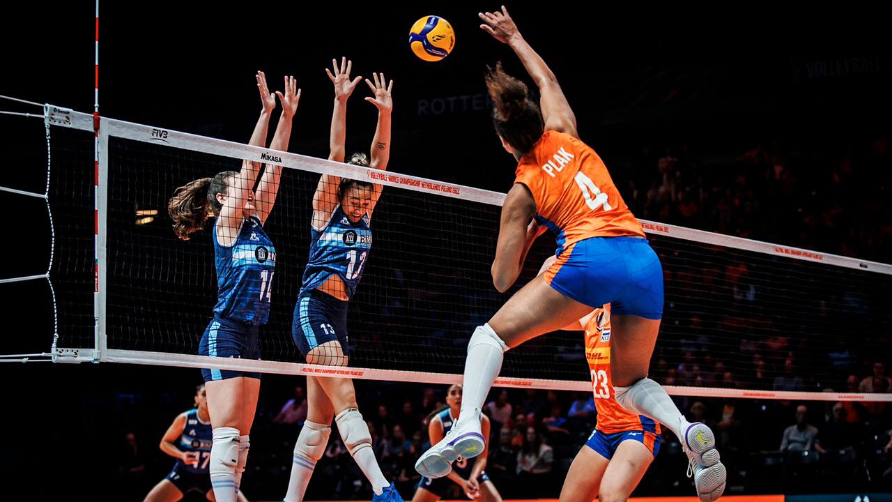 Derrota de Las Panteras  en su primer partido de la segunda fase ARG 1-3 NED(25-22; 18-25; 12-25; 13-25)